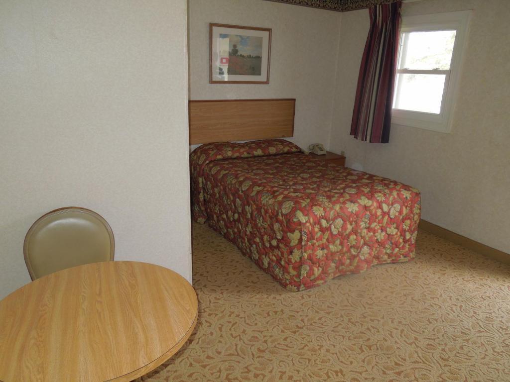 Red Lion Motel Southampton Room photo