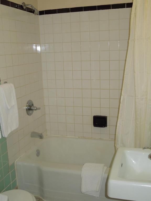 Red Lion Motel Southampton Room photo